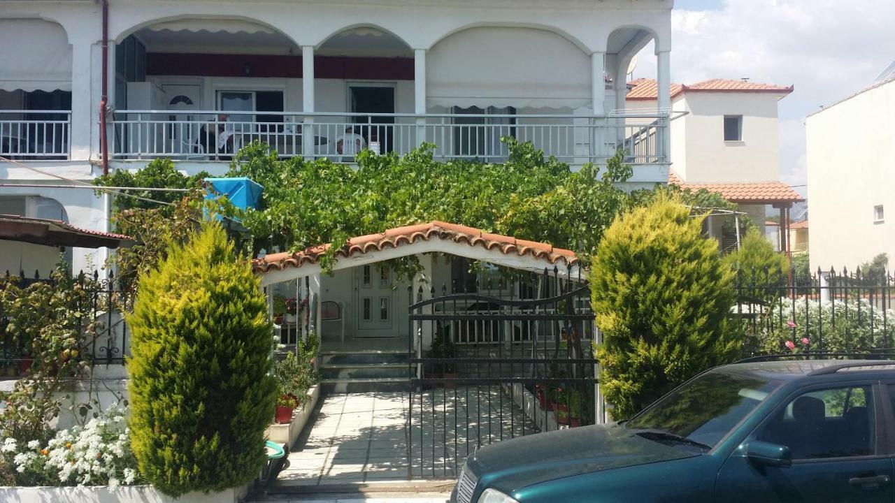 Grigorios Apartments Vrasná Екстериор снимка