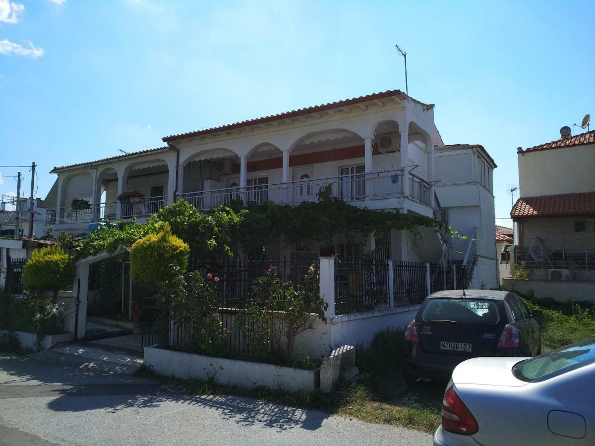 Grigorios Apartments Vrasná Екстериор снимка