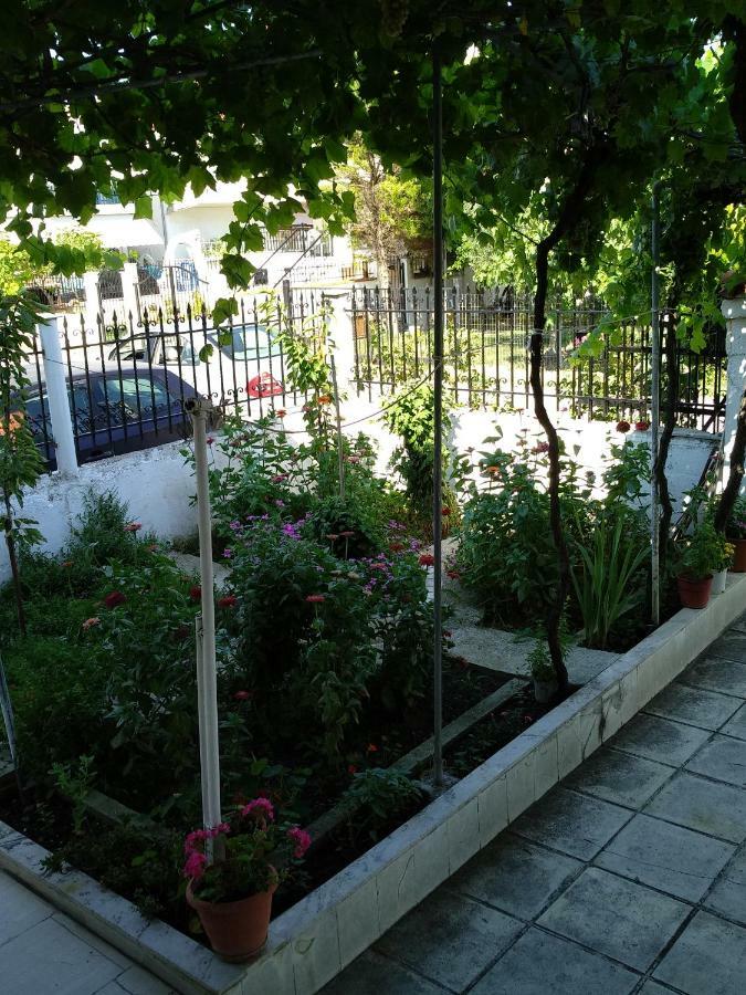 Grigorios Apartments Vrasná Екстериор снимка
