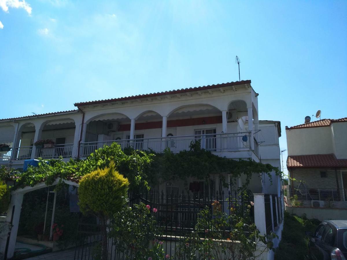 Grigorios Apartments Vrasná Екстериор снимка
