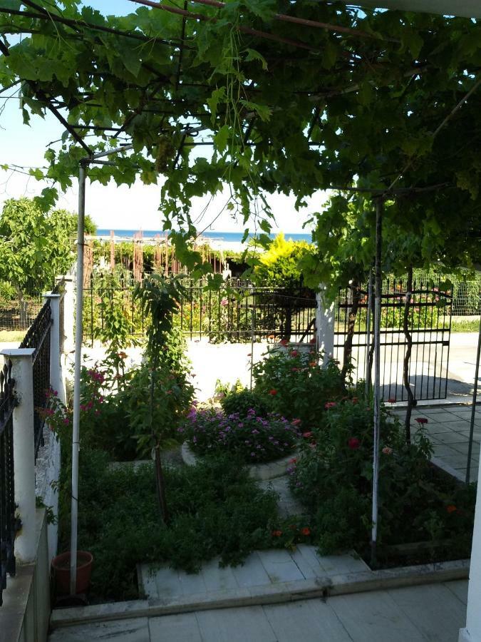 Grigorios Apartments Vrasná Екстериор снимка